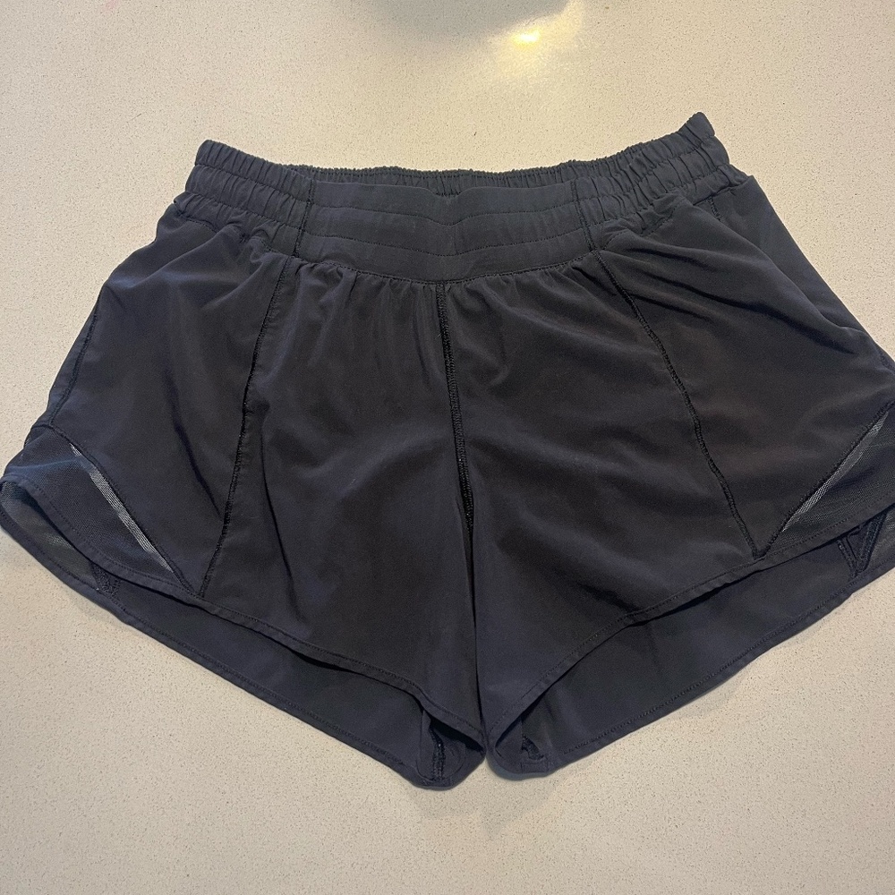 Lululemon Hotty Hot Black Size 8 Shorts